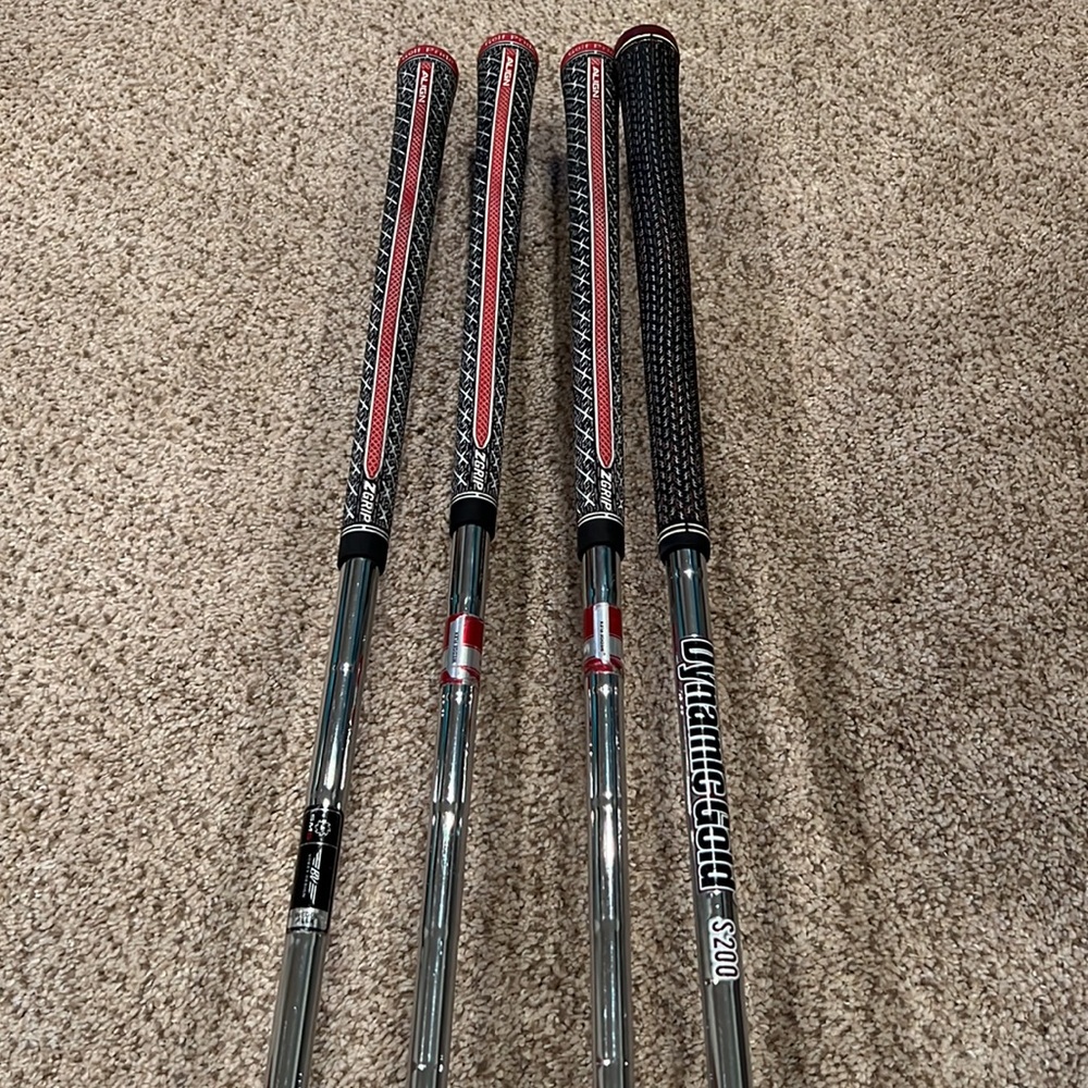 Set of 4 golf club wedges. Can be sold separately - Picture 7 of 8